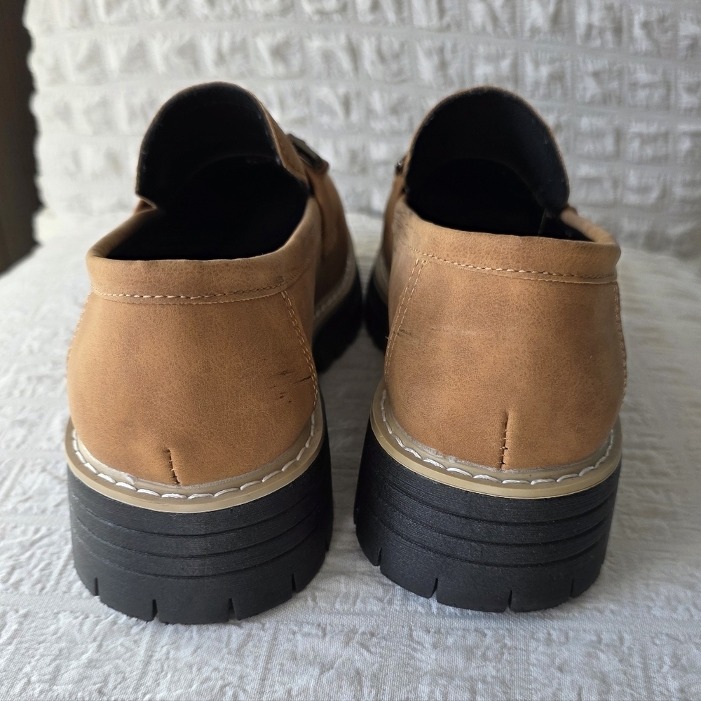 Elegant Women's Brown Loafers with Black Sole - Picture 5 of 7